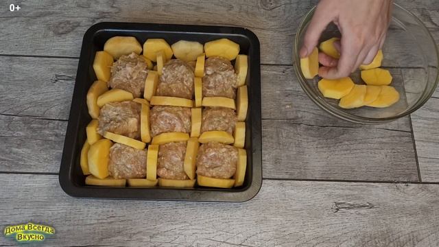 Картошка в духовке. Рецепт картошки с мясными шариками в духовке. | 0+