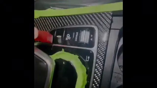 Полировка глянцевых поверхностей в салоне автомобиля перед оклейкой полиурелитановой плёнкой. смотреть онлайн