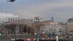 Вертолёт совершил посадку в Кремле.