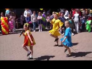 Аня, Арина и Лиза "Радуга желаний". Выступление на празднике "Краски детства". Тула, 2 июня 2018.