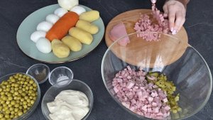 Салат Оливье (САМЫЙ ВКУСНЫЙ Домашний Рецепт) Olivier Salad Recipe, English Subtitles