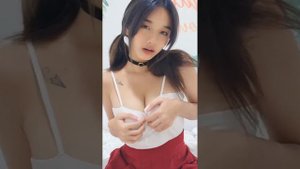 Live streaming sambil remas dada sendiri