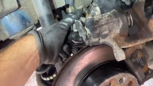 Нет наката постоянно подтормаживают задние колодки. Разбираемся с ручником  VW Jetta