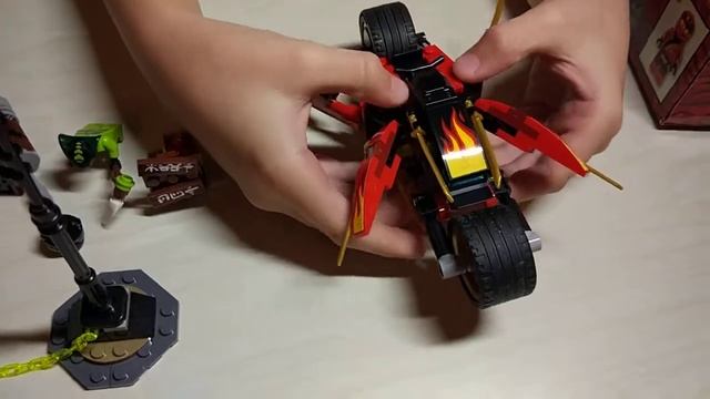 LEGO / Конструктор LEGO Ninjago 70667 Мотоцикл-клинок Кая и снегоход Зейна смотреть онлайн