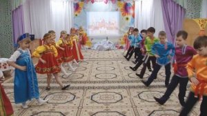 Танец  "Будем по росе гулять, будем зореньку встречать"