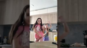 Девочки играют😁🥰Маргарита и Таисия в эфире🌈