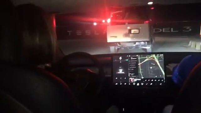 Первый тест-драйв Tesla Model 3 (русские субтитры) // Tesla Model 3 Test Drive смотреть онлайн