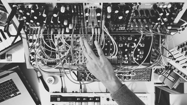 Eurorack Modular Ambient Performance .02 w/ Marbles, Data Bender, Clouds, tELHARMONIC, Plaits, Ring смотреть онлайн