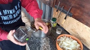 СВИНЫЕ РЕБРА С КАРТОШКОЙ.РЕБРА С ОВОЩАМИ В КАЗАНЕ НА КОСТРЕ. #40
