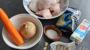 Булгур с курицей и сливками на сковороде