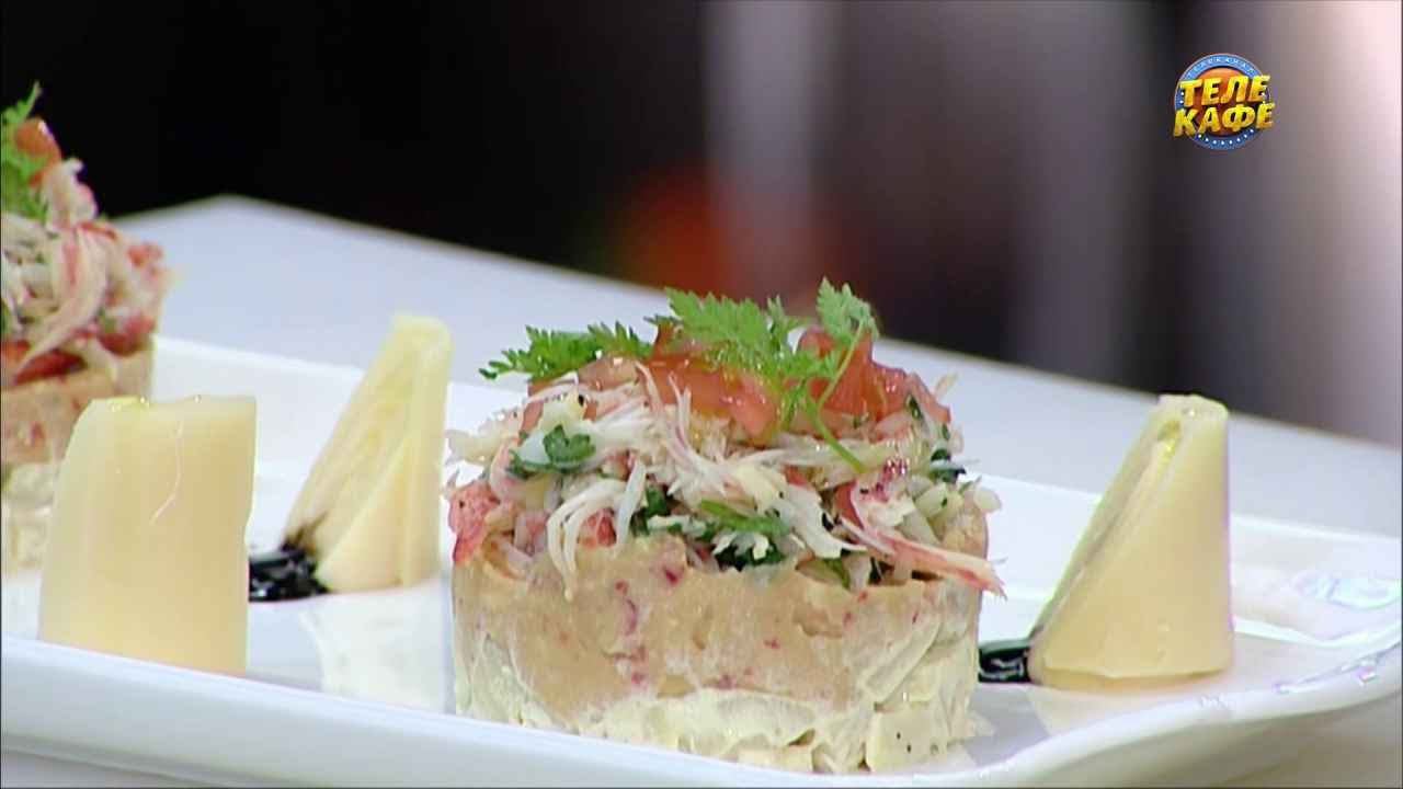 Салат из авокадо, свежего крабового мяса и сердцевины пальмы