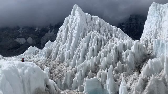 Восхождение на  Эверест. Спуск с вершины, от лагеря 2 в базовый лагерь
