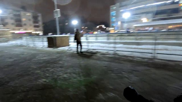 В Солнечногорске открыли самый большой каток в городе.Расположен на Советской Площади.Делаю смотр. смотреть онлайн