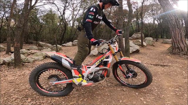 Как сохранить равновесие после перестановки заднего колеса (уроки от SAM OBRADO) смотреть онлайн