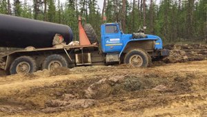 ЯКУТИЯ!!! УРАЛ ПЛЕТЕВОЗ СОШЕЛ С ДОРОГИ!!!!!!