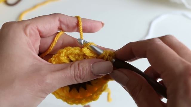 Sunflower Granny Square Crochet Tutorial смотреть онлайн