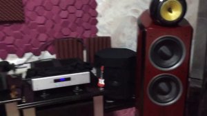 B&W 802 (Oatlon) vs Legacy Signature SE (2)