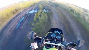 Kawasaki KLE 400 Покатушка по полю (Озеро Червяное)