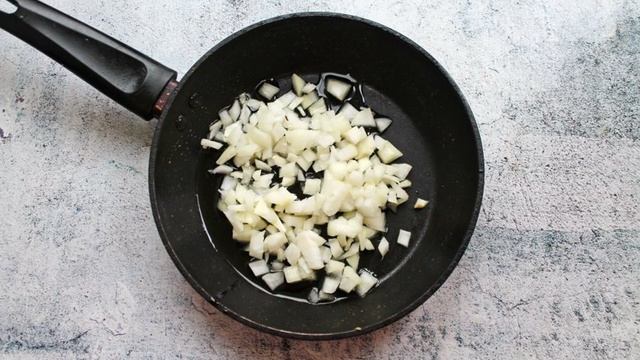 Пирожки с солеными груздями и рисом