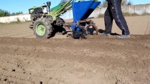 Посадка чеснока чеснокосажалкой!!!