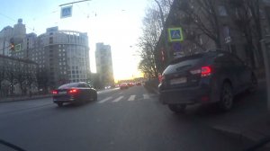 На велосипеде почти со скоростью автомобиля едет шестикратный победитель первенств Псковской области