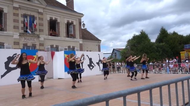 EliDance - Zumba Samba смотреть онлайн