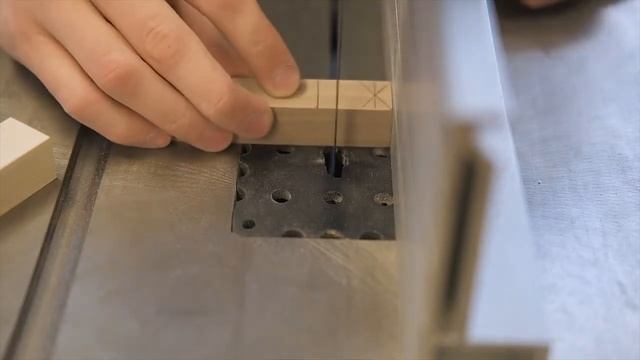 Изготовление маленьких шахматных фигур и доски из дерева смотреть онлайн