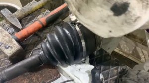 Как легко и быстро поменять пыльники на приводах / Nissan Elgrand