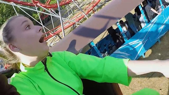 Маленькая Вера - Медведь и Алиса в парке развлечений Сказка - Страшные аттракционы