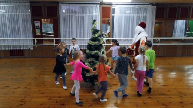 Дед Мороз танец игра