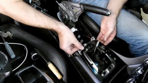 Замена ламп ближнего света и на селекторе АКПП Mazda 6