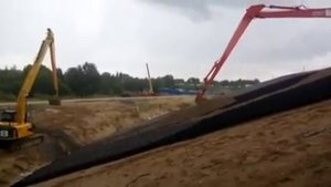 Длиннорукие экскаваторы Long  Reach в работе
