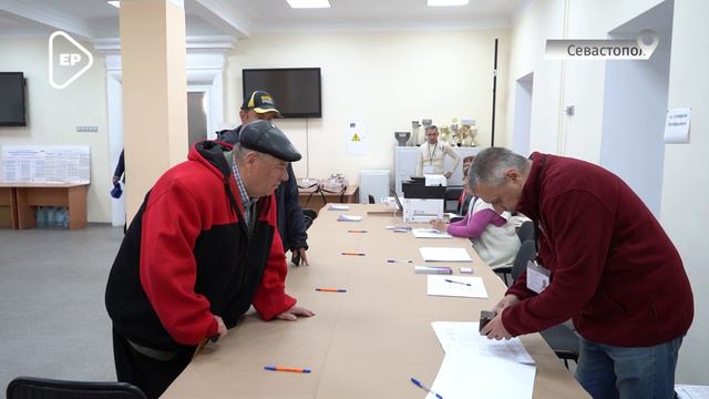 Голосование ещё продолжается. Совсем скоро избирательные участки закроются, и начнётся подсчет голос