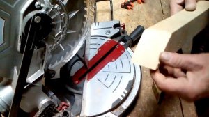 Как отрезать мелкие детали на  пиле (How to cut small parts on a saw)