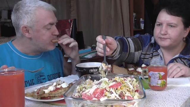 MUKBANG RUSSIA|ДОМАШНЯЯ ЕДА|ЗАПЕЧЕННАЯ КАМБАЛА|ЛЁГКИЙ СУП БЕЗ МЯСА|САЛАТ СВЕЖИЙ|ТОМАТНЫЙ СОК