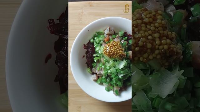Салат из свёклы с сельдью. Как приготовить вкусно и просто / Beetroot salad with herring #Shorts смотреть онлайн