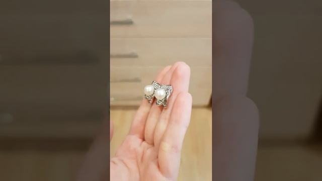 Серьги цветы с белым жемчугом и Swarovski (арт. 00787)