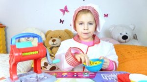 Меля готовит цветные макароны - история для детей / Melya and mum are preparing colored noodles