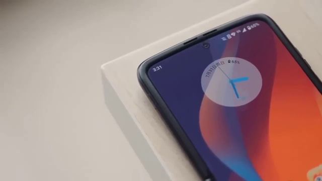 Moto Razr 3 5G (2022) vs Galaxy Z Flip 4 - Watch This Video Before You Buy! смотреть онлайн