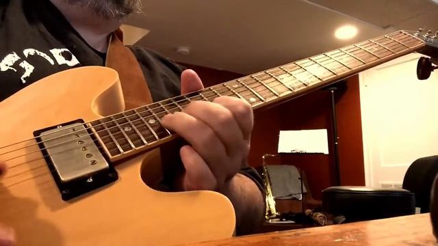 Drop Thumb Meets Woman Tone смотреть онлайн