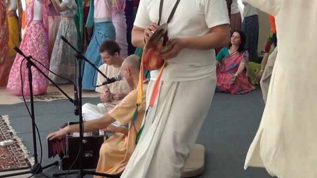 Фестиваль "Прити Лакшанам", Киртан, Бхакти Бхагаватамрита Кешава Свами Махараджа, 15 мая 2016 года смотреть онлайн