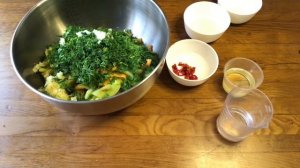 САЛАТ  ИЗ  ЗЕЛЕНЫХ  ПОМИДОР. Мамин рецепт.