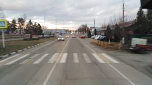 Через станицу на грузовике. Алиса сопротивляется