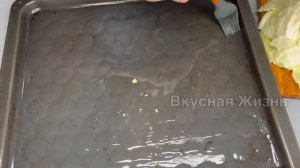 Выкладываю свиные РЁБРЫШКИ на КАПУСТУ и отправляю В ДУХОВКУ! Необычайно вкусный УЖИН!