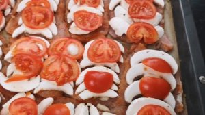 Отбивные с овощами в духовке Филе индейки с грибами и помидорами под сыром??️?