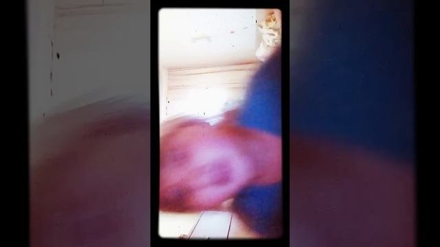 Играю со своей кошкой манюне—делаю макияж