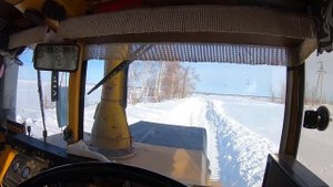 Трактор Кировец. Пробиваюсь на скважины после метели. Прощаюсь с трактором на 10 дней.