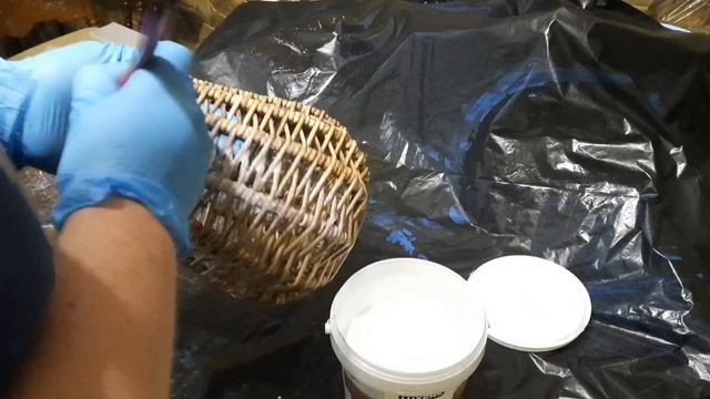 Грунтую, лакирую изделие из бумажной лозы смотреть онлайн