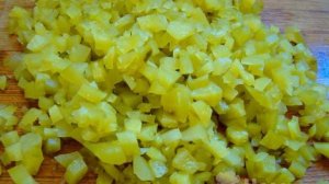 Салат из картофеля и соленых огурцов