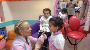 Как проколоть ушки деткам